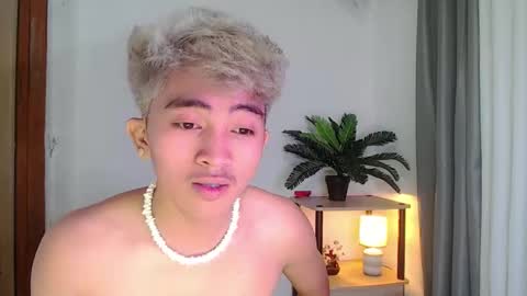 jaysee_hugecox online show from 04/18/26, 07:58