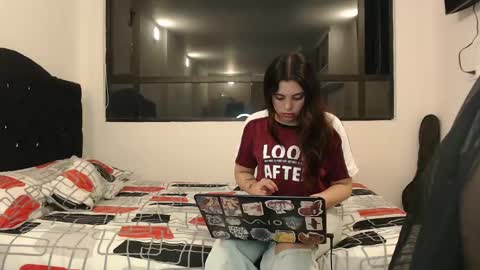 Snapshot of jazmin_dharius chatting on 02/12/25, 05:26 Jazmin and Scarlett online show from 02/12/25, 05:26