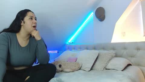 Snapshot of jazmin_dharius chatting on 10/18/25, 11:00 Jazmin and Scarlett online show from 10/18/25, 11:00