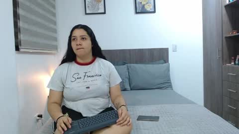 Jazmin and Scarlett online show from 05/20/26, 09:37