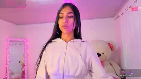 Jazmin  online show from 09/15/25, 12:05