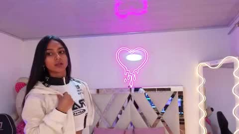 Jazmin  online show from 11/14/25, 11:42