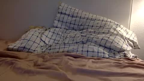 Snapshot of jbach121 chatting on 12/17/25, 05:02 jbach121 online show from 12/17/25, 05:02