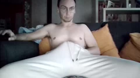 Snapshot of jbcascadess chatting on 11/30/25, 04:33 jbcascadess online show from 11/30/25, 04:33