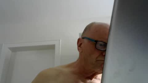 Snapshot of jbiker chatting on 04/03/26, 09:29 Jrgen online show from 04/03/26, 09:29