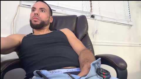 Snapshot of jcmax305 chatting on 01/31/26, 07:11 JcMax305 online show from 01/31/26, 07:11