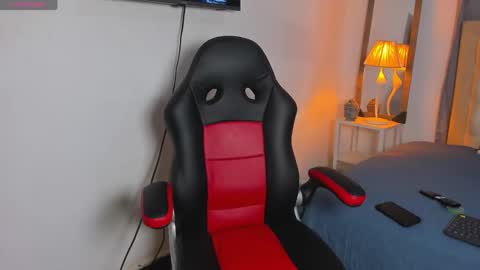 Snapshot of jdaniel_shellby chatting on 01/10/25, 01:42 jhon online show from 01/10/25, 01:42