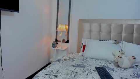 Snapshot of jdaniel_shellby chatting on 01/17/25, 01:25 jhon online show from 01/17/25, 01:25