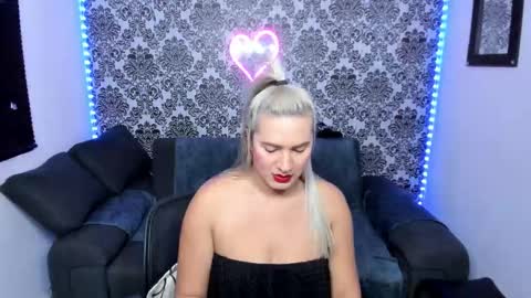 . Julianita y Valery . online show from 10/18/25, 04:04