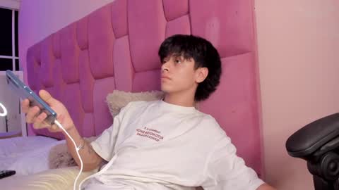 Snapshot of jean_dreams chatting on 12/12/24, 11:14 J E A N online show from 12/12/24, 11:14
