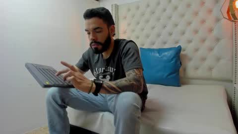 Snapshot of jean_lewis2 chatting on 04/21/26, 01:42 JEAN online show from 04/21/26, 01:42