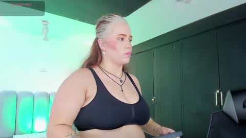 Snapshot of jeannewilliams_ chatting on 07/06/26, 12:57 Jeanne Williams online show from 07/06/26, 12:57