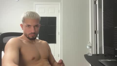 Snapshot of jeanwhitebianco chatting on 04/30/26, 11:42 jeanwhitebianco online show from 04/30/26, 11:42