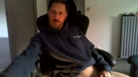 Snapshot of jef74700 chatting on 07/19/26, 04:27 Jrme online show from 07/19/26, 04:27