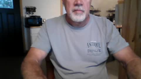 Snapshot of jeffbte315 chatting on 06/18/26, 11:31 jeffbate online show from 06/18/26, 11:31