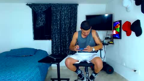 Snapshot of jeffer21_hot chatting on 02/26/25, 03:32 jeffer21_hot online show from 02/26/25, 03:32