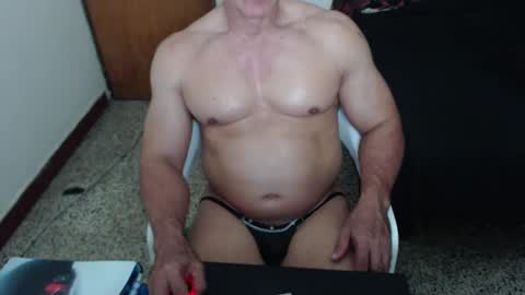 Snapshot of jefmuscletw chatting on 03/05/25, 12:33 brayam online show from 03/05/25, 12:33