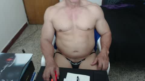 Snapshot of jefmuscletw chatting on 10/05/25, 01:31 brayam online show from 10/05/25, 01:31