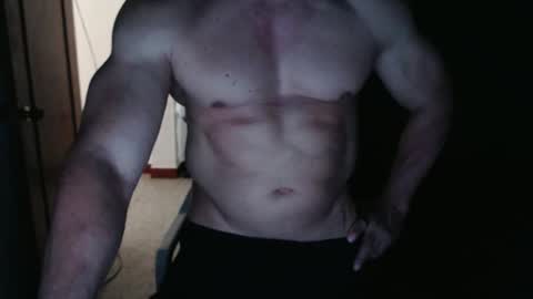Snapshot of jefmuscletw chatting on 10/09/25, 12:47 brayam online show from 10/09/25, 12:47