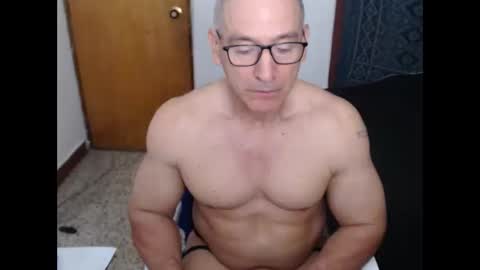 Snapshot of jefmuscletw chatting on 10/24/25, 01:29 brayam online show from 10/24/25, 01:29