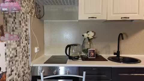 Snapshot of jelly_cherry chatting on 10/13/25, 08:20 Emily online show from 10/13/25, 08:20