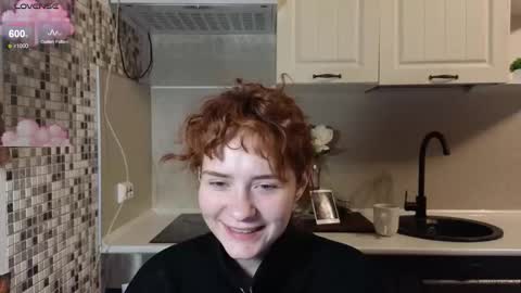 Snapshot of jelly_cherry chatting on 10/16/25, 08:32 Emily online show from 10/16/25, 08:32