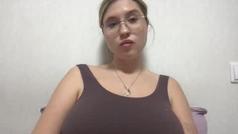 Snapshot of jelly_gum chatting on 11/12/25, 11:54 Inna online show from 11/12/25, 11:54