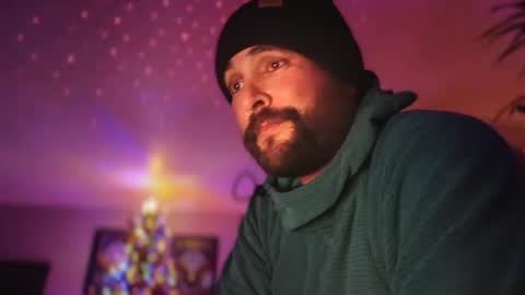 Snapshot of jellyfishfun chatting on 12/11/24, 12:44 Guy Jones online show from 12/11/24, 12:44