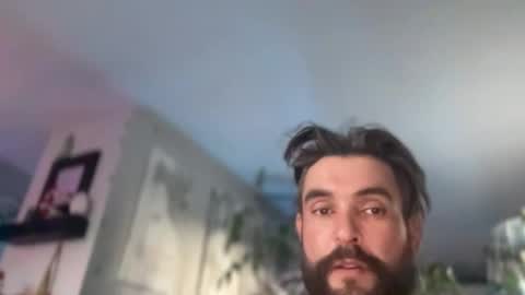 Snapshot of jellyfishfun chatting on 12/04/25, 11:35 Guy Jones online show from 12/04/25, 11:35