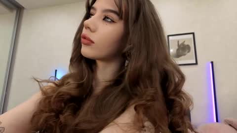 Snapshot of jenie_fire chatting on 05/27/26, 01:30 Dolly online show from 05/27/26, 01:30