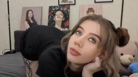 Snapshot of jenie_fire chatting on 07/04/26, 01:28 Dolly online show from 07/04/26, 01:28