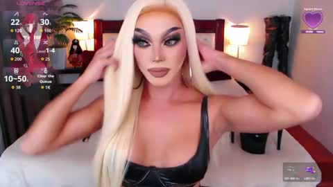 Snapshot of jenifers_body chatting on 06/23/26, 02:20 Queen Jenifer online show from 06/23/26, 02:20