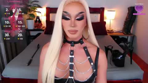 Snapshot of jenifers_body chatting on 07/10/26, 02:49 Queen Jenifer online show from 07/10/26, 02:49