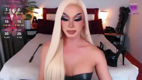Snapshot of jenifers_body chatting on 07/12/26, 04:03 Queen Jenifer online show from 07/12/26, 04:03