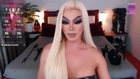 Snapshot of jenifers_body chatting on 07/23/26, 04:21 Queen Jenifer online show from 07/23/26, 04:21