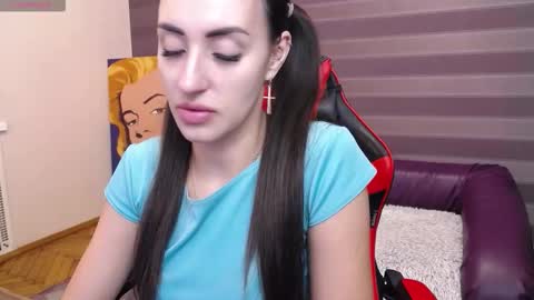 Kira online show from 11/19/25, 08:03