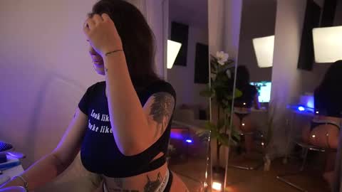 Snapshot of jeniffer_foxx chatting on 10/09/25, 04:32 jeniffer_foxx online show from 10/09/25, 04:32