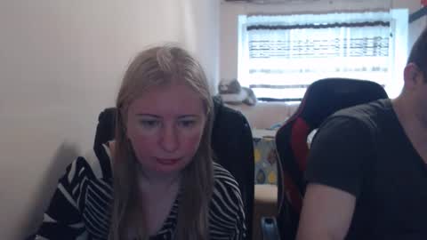 Snapshot of jenisandpeter chatting on 05/13/26, 05:27 JenisAndPeter online show from 05/13/26, 05:27