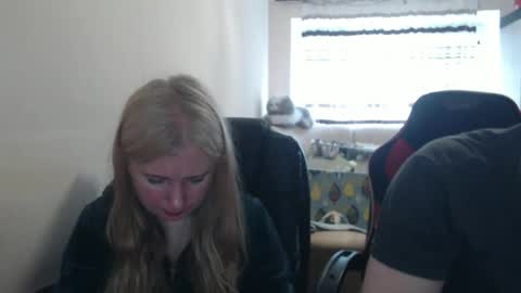 Snapshot of jenisandpeter chatting on 05/14/26, 07:37 JenisAndPeter online show from 05/14/26, 07:37