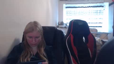 Snapshot of jenisandpeter chatting on 05/16/26, 05:48 JenisAndPeter online show from 05/16/26, 05:48