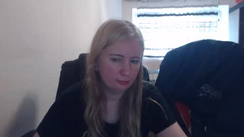 Snapshot of jenisandpeter chatting on 05/20/26, 05:02 JenisAndPeter online show from 05/20/26, 05:02