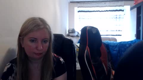 Snapshot of jenisandpeter chatting on 06/01/26, 06:15 JenisAndPeter online show from 06/01/26, 06:15