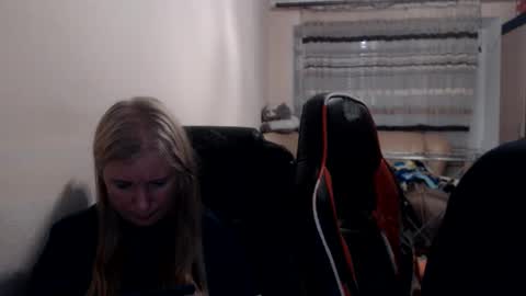 Snapshot of jenisandpeter chatting on 06/01/26, 06:20 JenisAndPeter online show from 06/01/26, 06:20