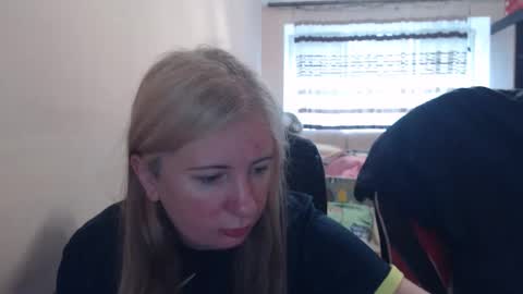 Snapshot of jenisandpeter chatting on 06/03/26, 06:38 JenisAndPeter online show from 06/03/26, 06:38