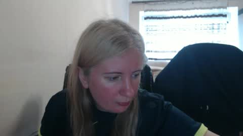 Snapshot of jenisandpeter chatting on 06/03/26, 02:44 JenisAndPeter online show from 06/03/26, 02:44