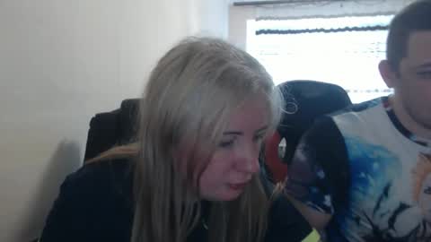 Snapshot of jenisandpeter chatting on 06/04/26, 06:08 JenisAndPeter online show from 06/04/26, 06:08