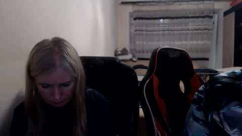 Snapshot of jenisandpeter chatting on 06/05/26, 06:57 JenisAndPeter online show from 06/05/26, 06:57