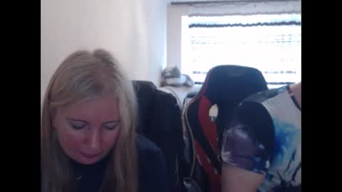 Snapshot of jenisandpeter chatting on 06/06/26, 07:02 JenisAndPeter online show from 06/06/26, 07:02