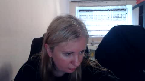 Snapshot of jenisandpeter chatting on 06/08/26, 04:46 JenisAndPeter online show from 06/08/26, 04:46