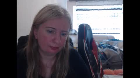 Snapshot of jenisandpeter chatting on 06/08/26, 04:51 JenisAndPeter online show from 06/08/26, 04:51